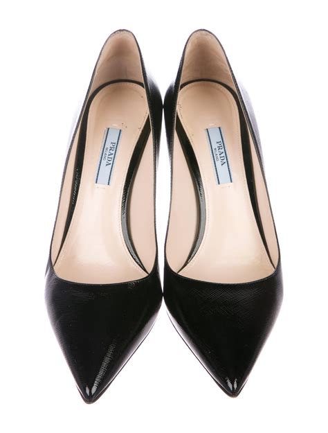 prada saffiano pumps